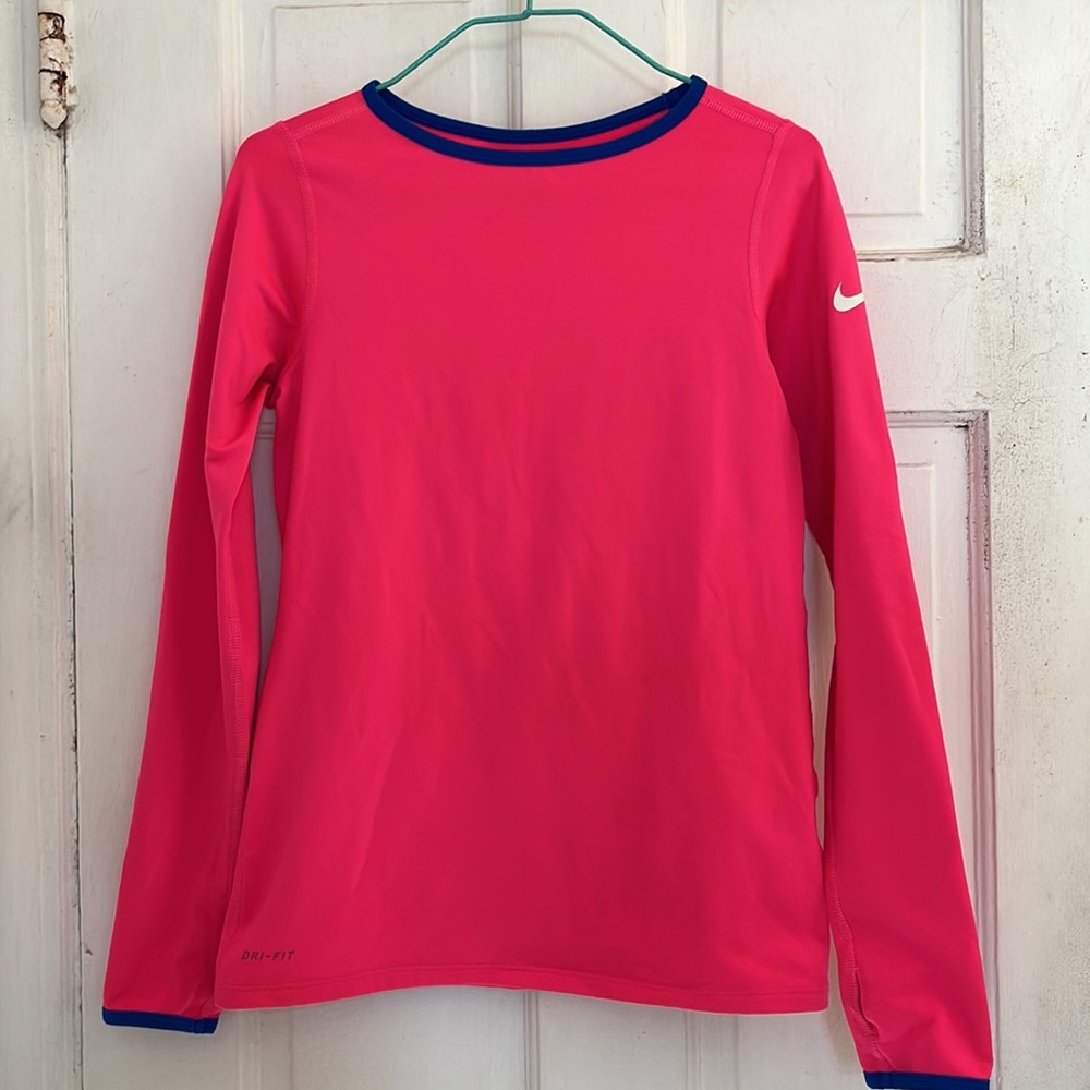 Nike DriFit girls fuchsia fleece top in size large